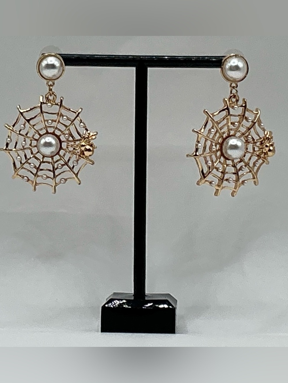 GOLD TONE FAUX PEARL SPIDER AND WEB EARRING GOTH NWOT